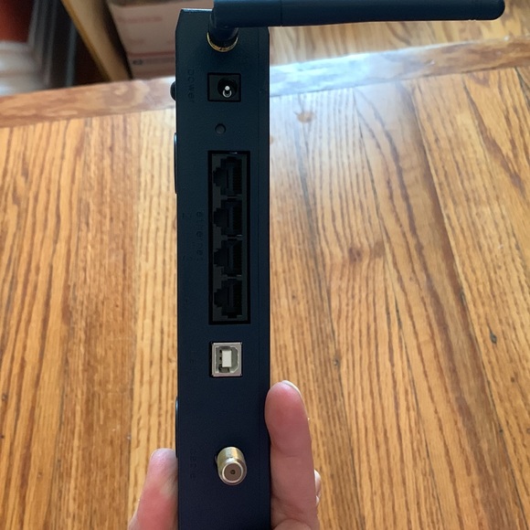 Free item when bundled: older used modem - Picture 4 of 4